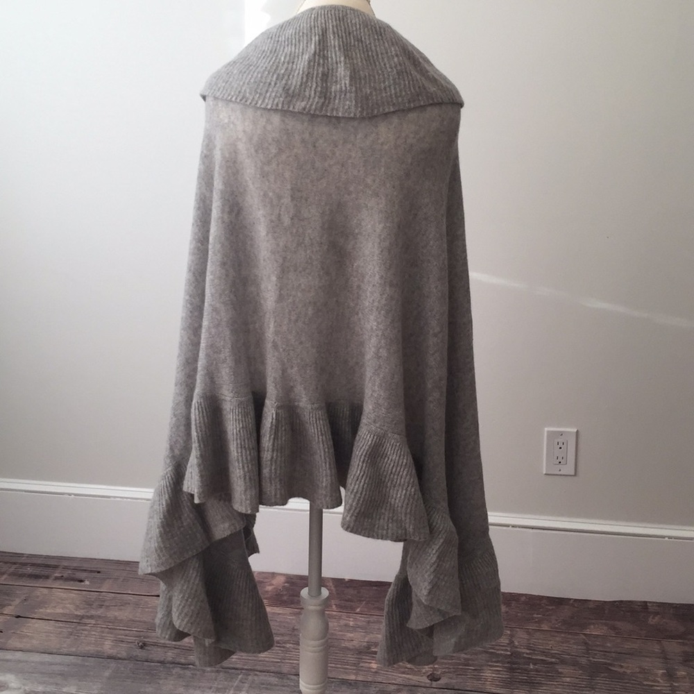 New Grey Cashmere Ruana - Picture 4 of 4